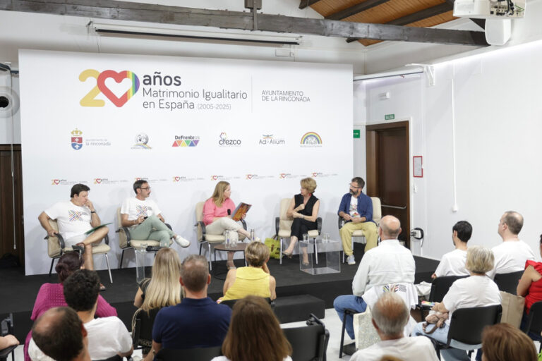 Reflejos de Amor: Dos Décadas de Matrimonio Igualitario en España