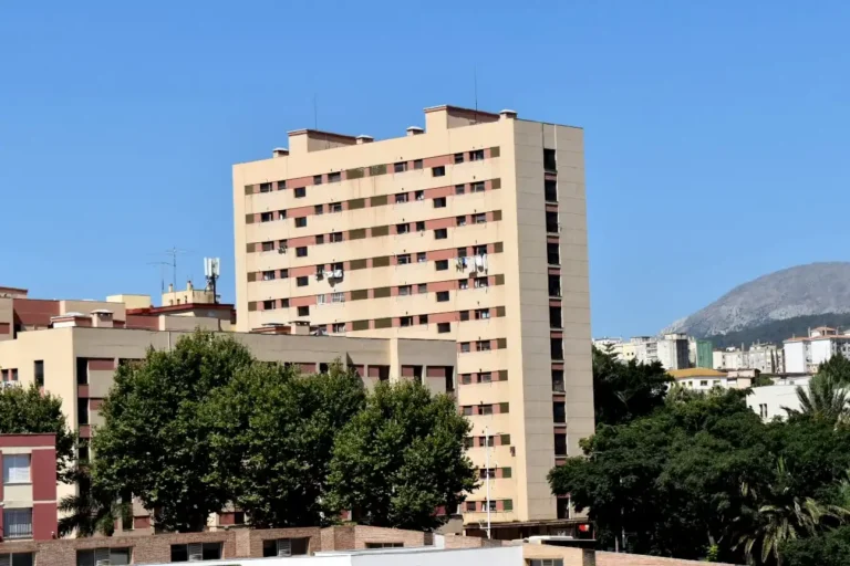 Ceuta en la Mira: Un Inversor Inmobiliario Critica la Ciudad Autónoma