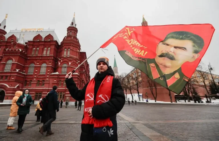 Conmemoración de Stalin en Moscú: Un Homenaje Controversial