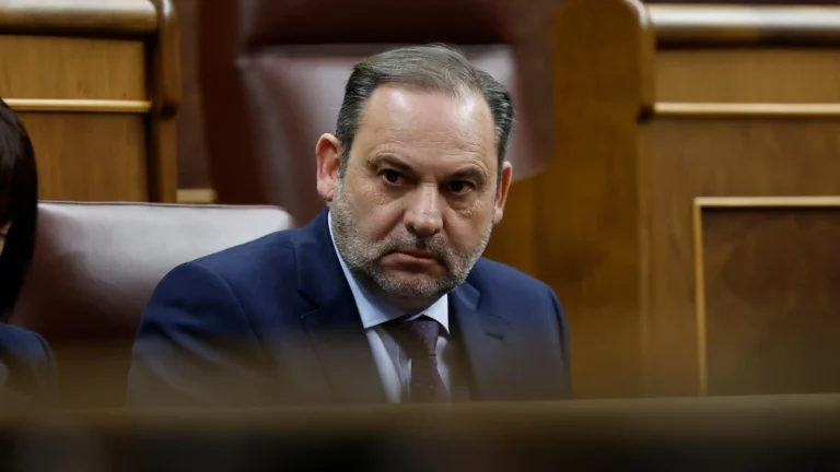 Crisis en el PSOE: La Encrucijada de Ábalos y las Repercusiones en el Gobierno