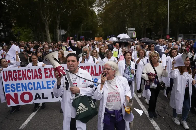 Crisis en la Sanidad Pública: Escándalos y Reacciones en el Contexto Político Actual