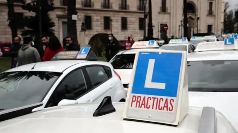 Desafíos en la Obtención del Permiso de Conducción A en Ceuta: Una Lucha por la Igualdad
