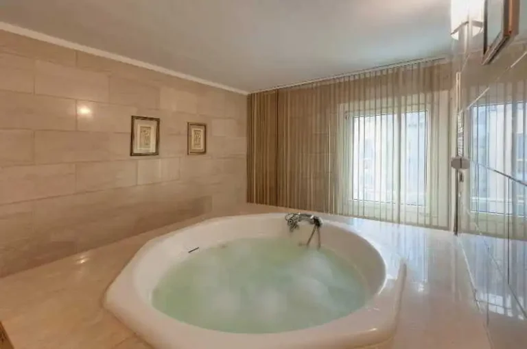 Desalojo Hotel Puerta de África Ceuta: Crisis habitacional y fallo institucional