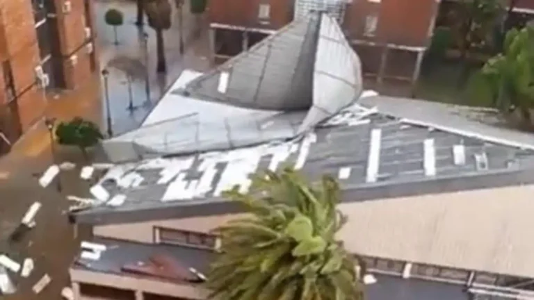 Destrucción en Ciudad Jardín: La iglesia Virgen del Camino sufre graves daños por el temporal
