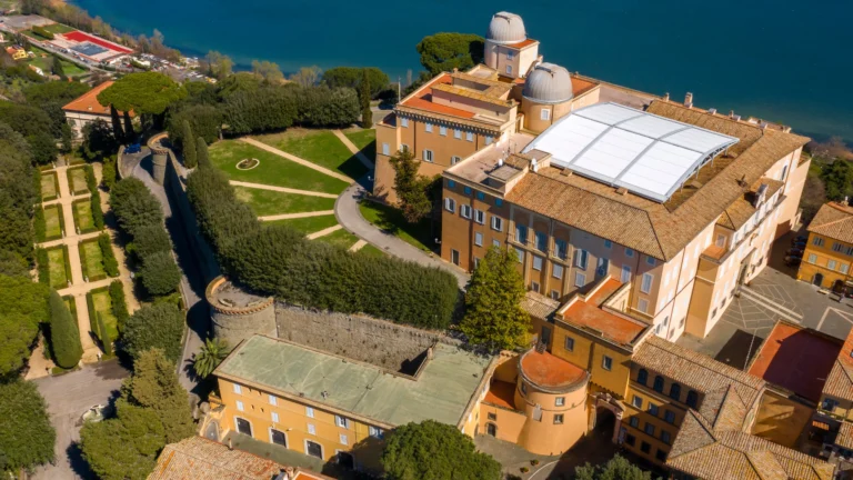 El Refugio Papal: Castel Gandolfo y su Importancia en la Vida del Papa León XIV
