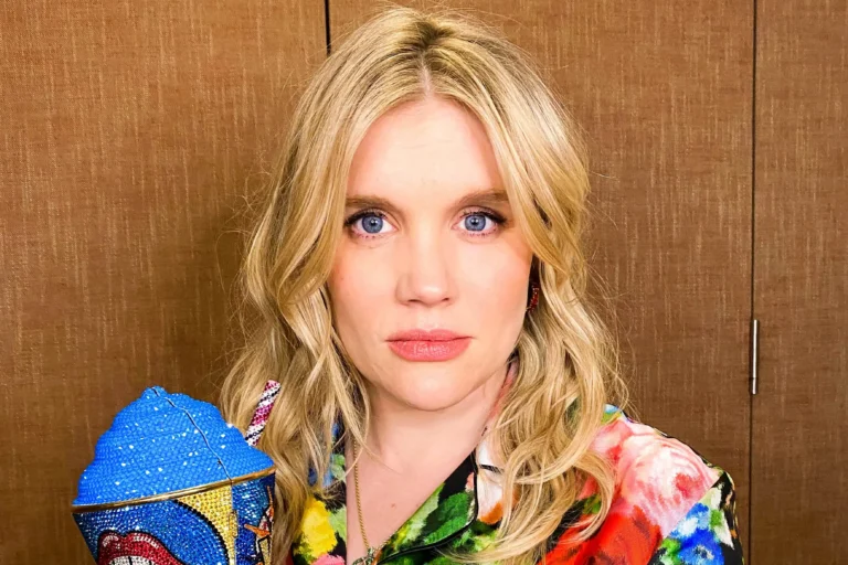 Emerald Fennell: La Nueva Voz del Cine que Revitaliza Clásicos Literarios