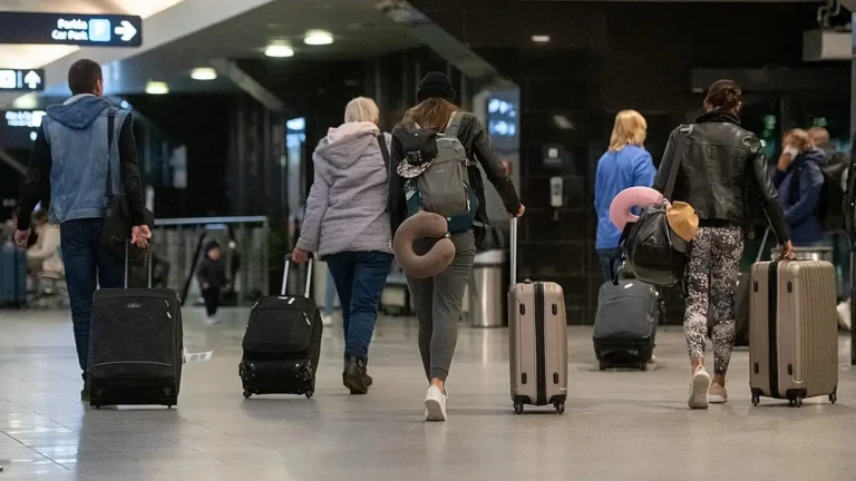 Estonia Refuerza sus Fronteras: Prohibiciones a Veteranos Rusos y Seguridad Nacional
