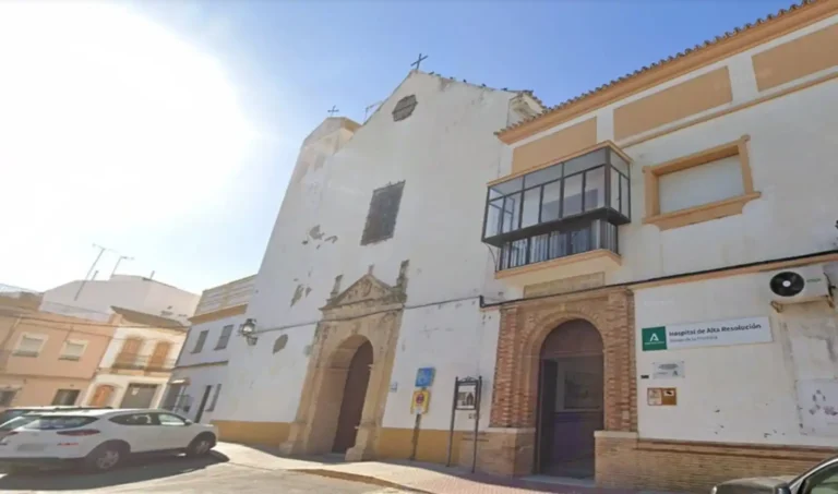 Incendio en Morón de la Frontera: Tres Personas Heridas y Evacuadas al Hospital