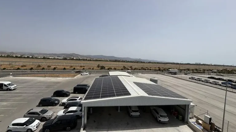 Innovación Energética en Aeropuertos: La Revolución Fotovoltaica de Ubora en Málaga