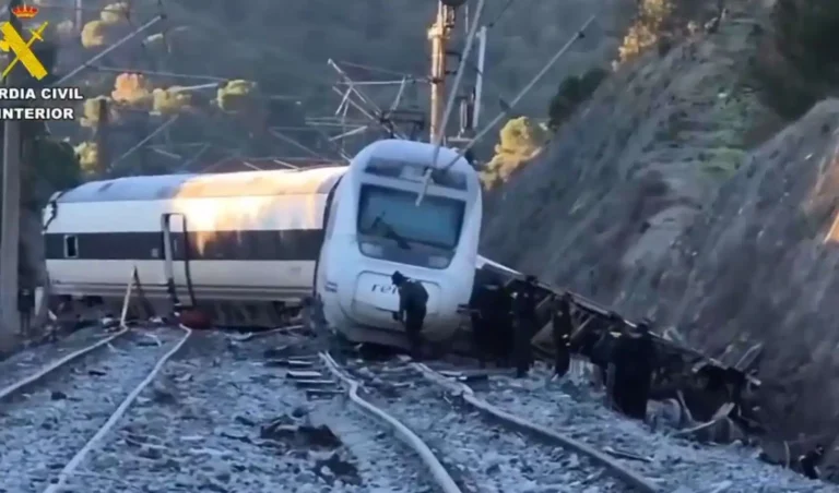 Investigación del Accidente Ferroviario en Adamuz: Respuestas y Críticas