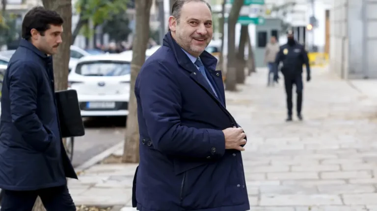 Investigación sobre José Luis Ábalos: Indicios de Corrupción y Comisiones Ilegales