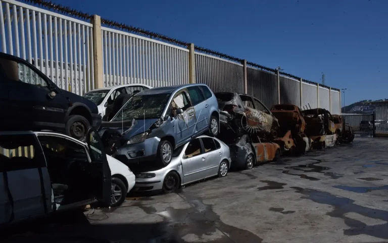 La Autoridad Portuaria Actúa: Tres Vehículos Abandonados en el Puerto de Ceuta