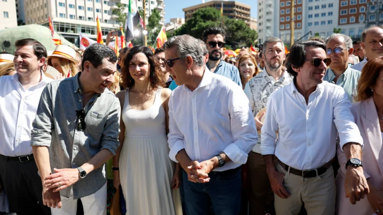 La Estrategia del PP: Entre Manifestaciones y la Búsqueda de Apoyos