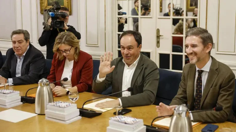 Pérez Llorca y su Discurso de Investidura: Un Enfoque en Inmigración y Sostenibilidad