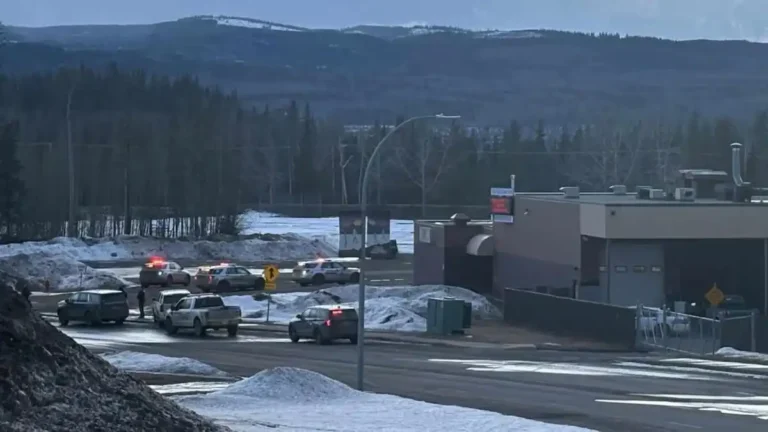 Tragedia en Tumbler Ridge: Un Tiroteo Devastador en una Escuela Canadiense