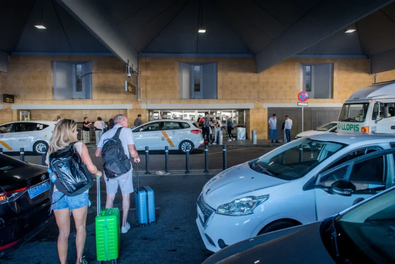 Turno rotatorio taxis aeropuerto San Pablo Sevilla: ¿qué implica la sentencia?