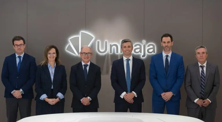 Unicaja: Un Año de Éxitos Financieros y Transformación Digital